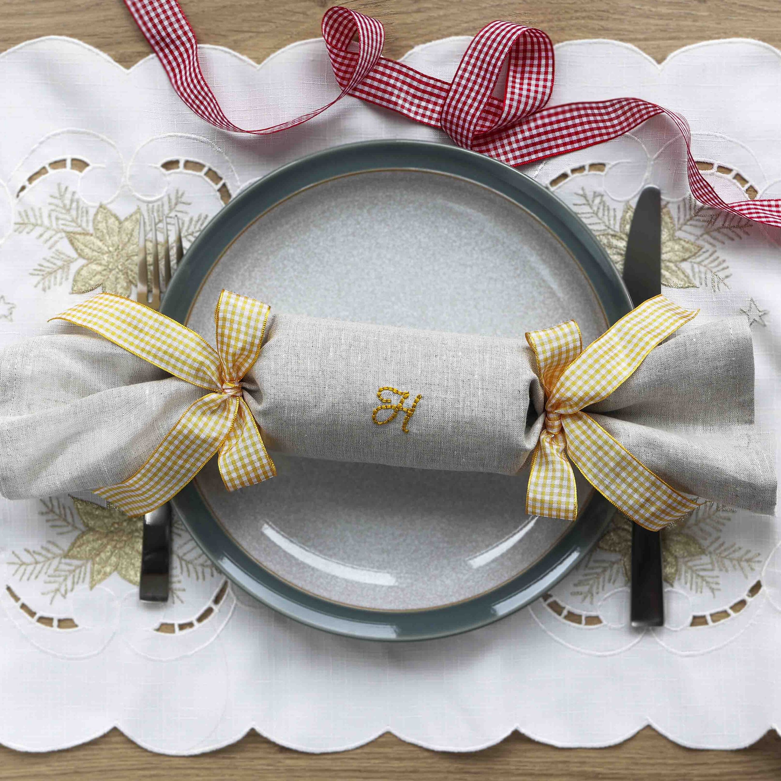 StephieAnn embroider your own Christmas crackers napkins