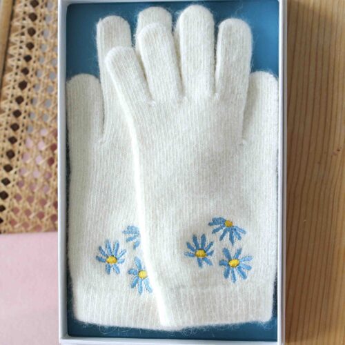 Daisy Cream embroidered cashmere gloves